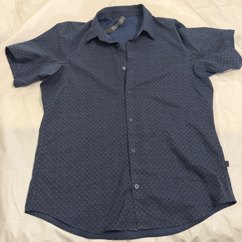 Lululemon Mens Airing Easy SS Button Down Shirt M Navy Geometric Print Techwear